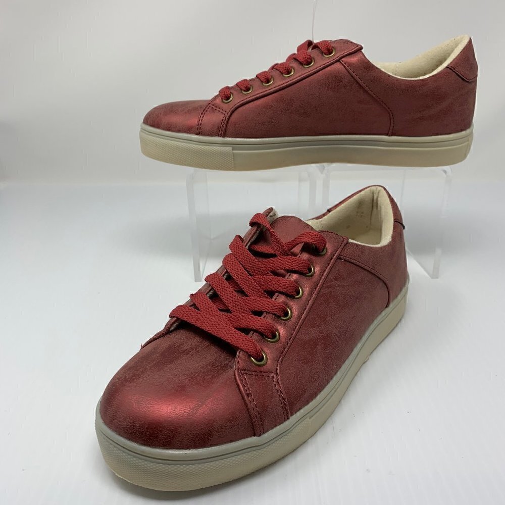 Secret Celebrity Low Top Sneaker 7.5 Pearlized Ruby Red